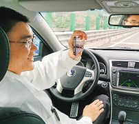 的高先生新近买了一辆车